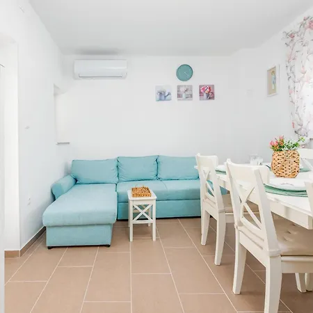 Holiday home Nice In Zemunik Donji With Kitchen