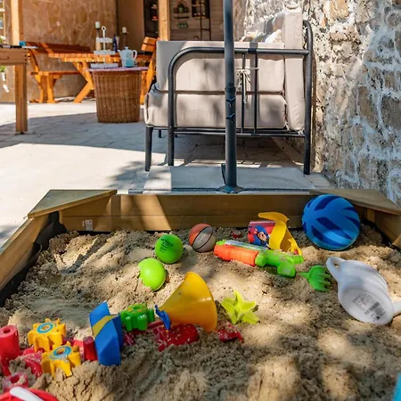 Nice In Zemunik Donji With Kitchen Holiday home