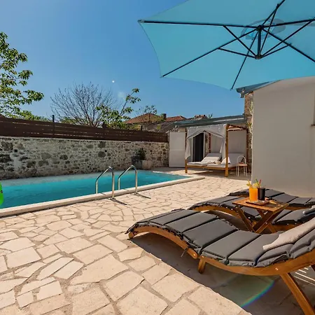 Nice In Zemunik Donji With Kitchen Holiday home *