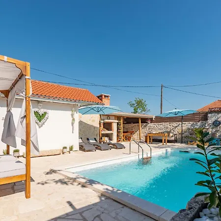 Nice In Zemunik Donji With Kitchen Holiday home