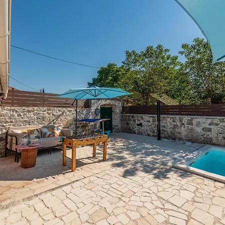 Nice In Zemunik Donji With Kitchen * Smrdelje