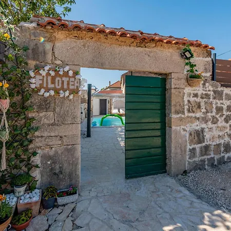 Holiday home Nice In Zemunik Donji With Kitchen