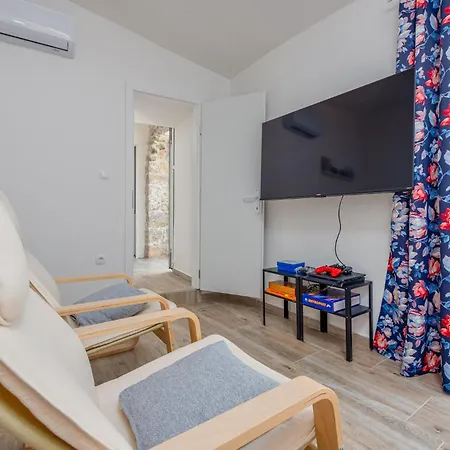 Holiday home Nice In Zemunik Donji With Kitchen