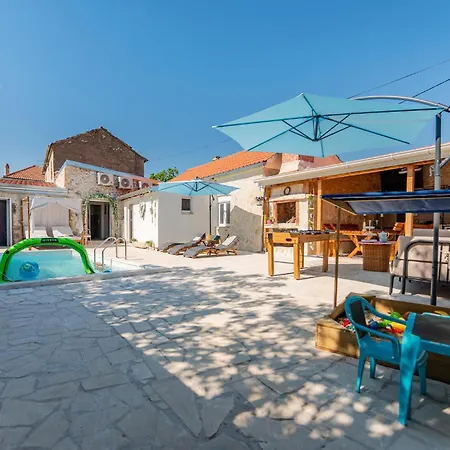 Vikendica Nice In Zemunik Donji With Kitchen