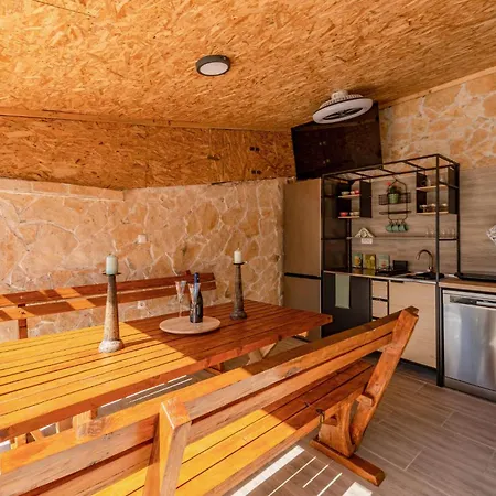 Vikendica Nice In Zemunik Donji With Kitchen Smrdelje